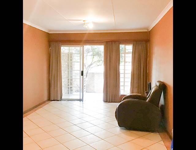 3 BEDROOM TOWNHOUSE TO LET IN MORELETA PARK